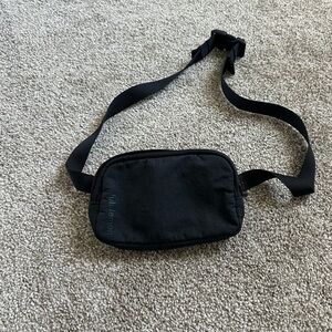 Lululemon black belt bag